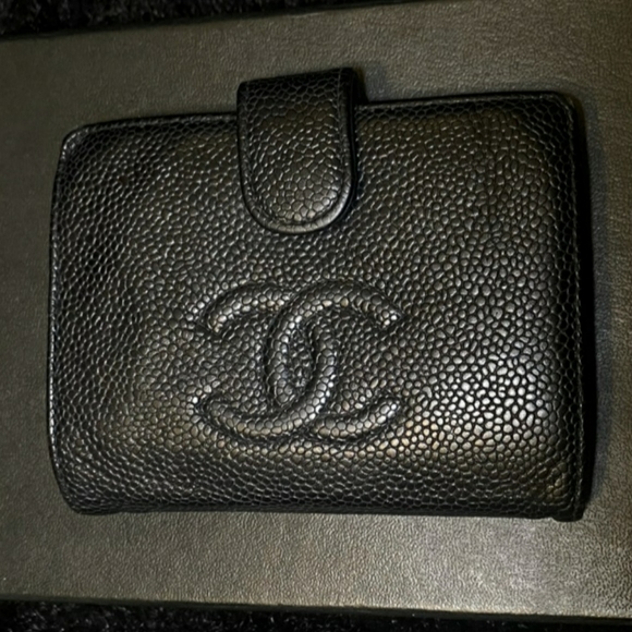 CHANEL VINTAGE BIFOLD CAVIAR BLACK LEATHER WALLET+CHANGE PURSE W/ GOLD HARDWARE - Picture 16 of 16